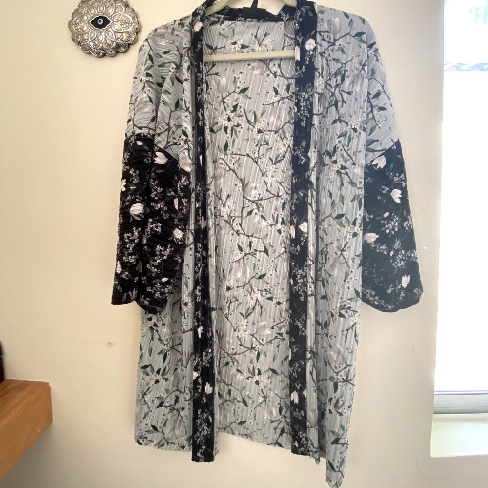 Topshop- Floral Open Kimono Size Small